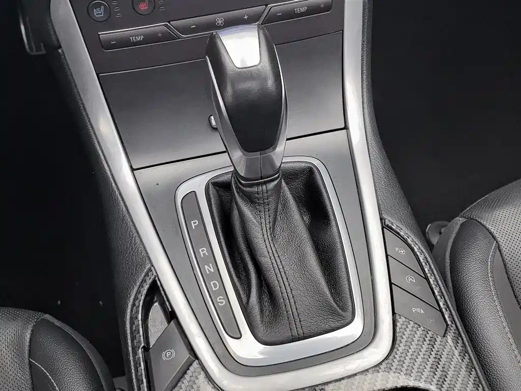 Ford Edge 2016 — фото 13