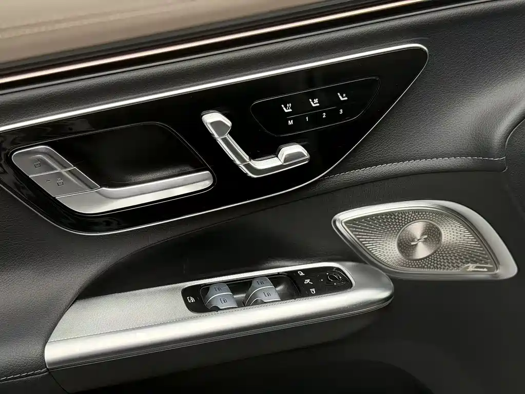 Mercedes-Benz EQE SUV 2026 — фото 16