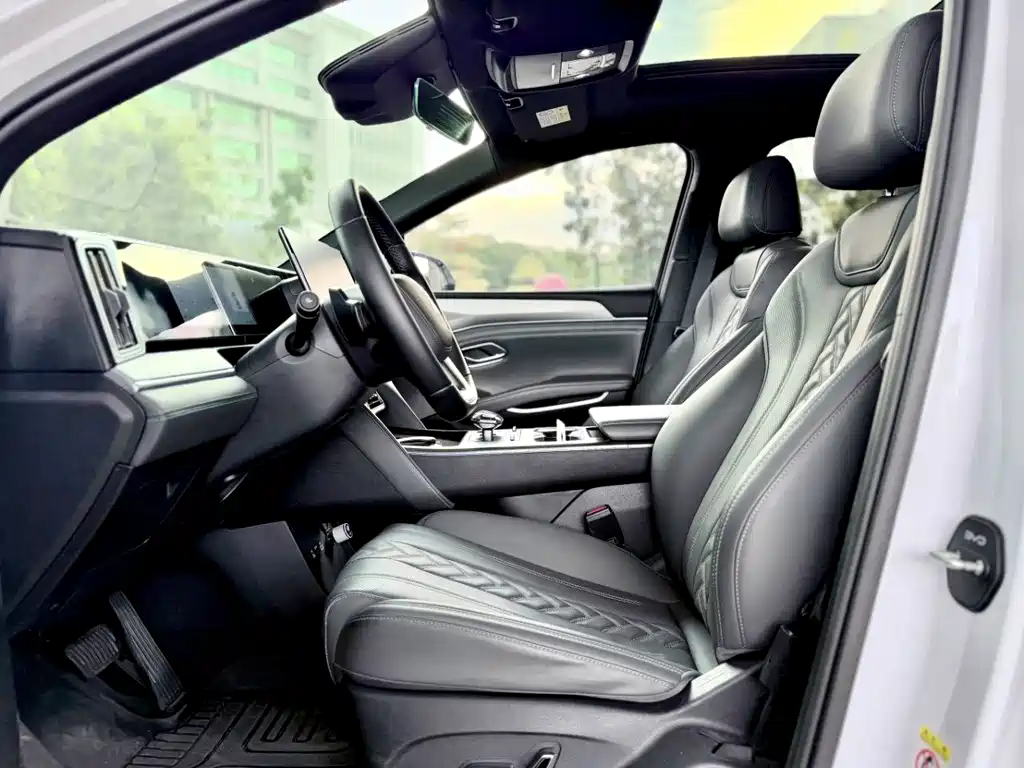 BYD L DM-i 2025 — фото 5