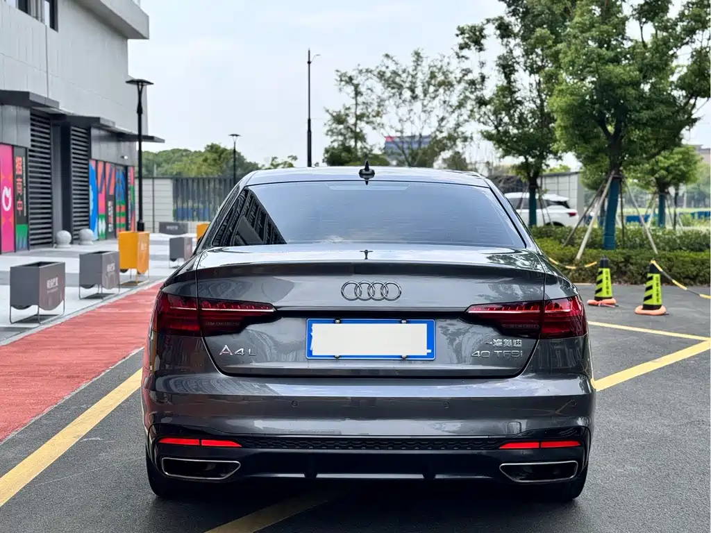 Audi A4L 2023 — фото 10