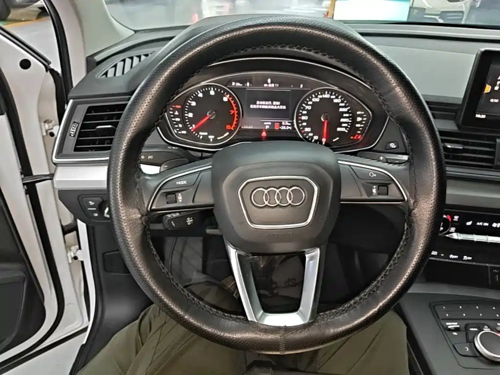 Audi Q5L 2020 — фото 11