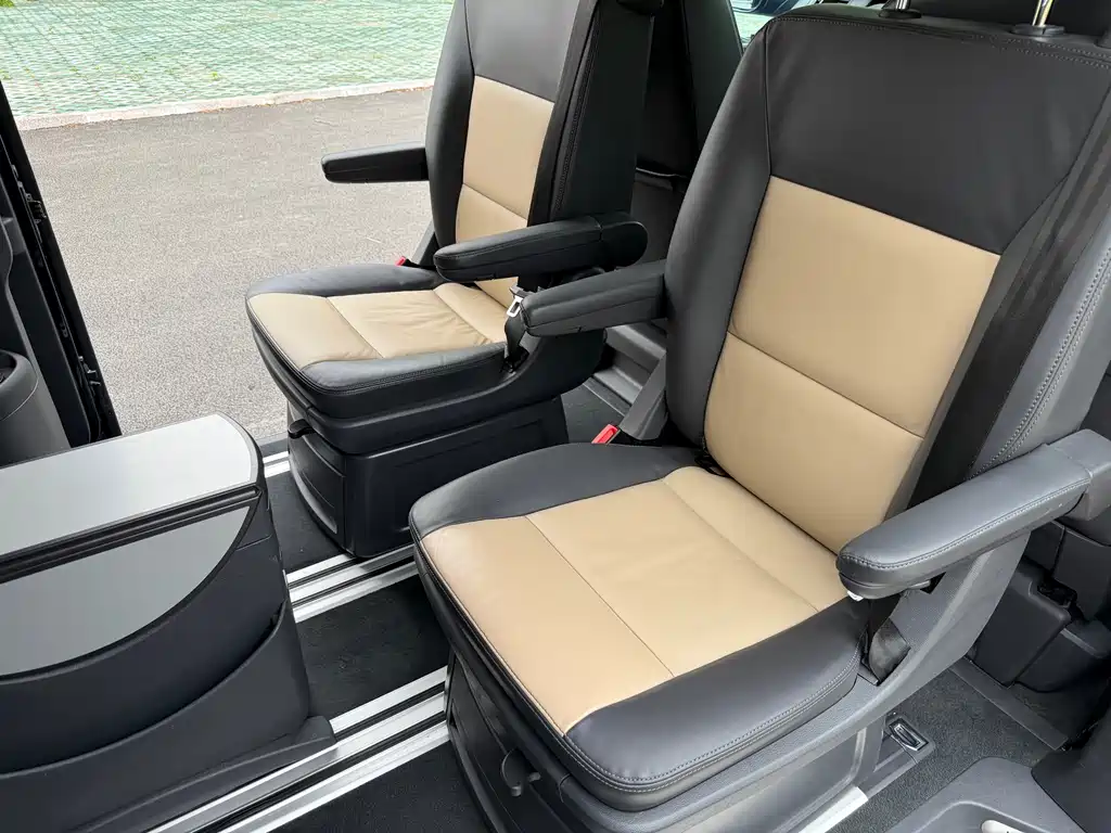 Volkswagen Multivan 2016 — фото 18