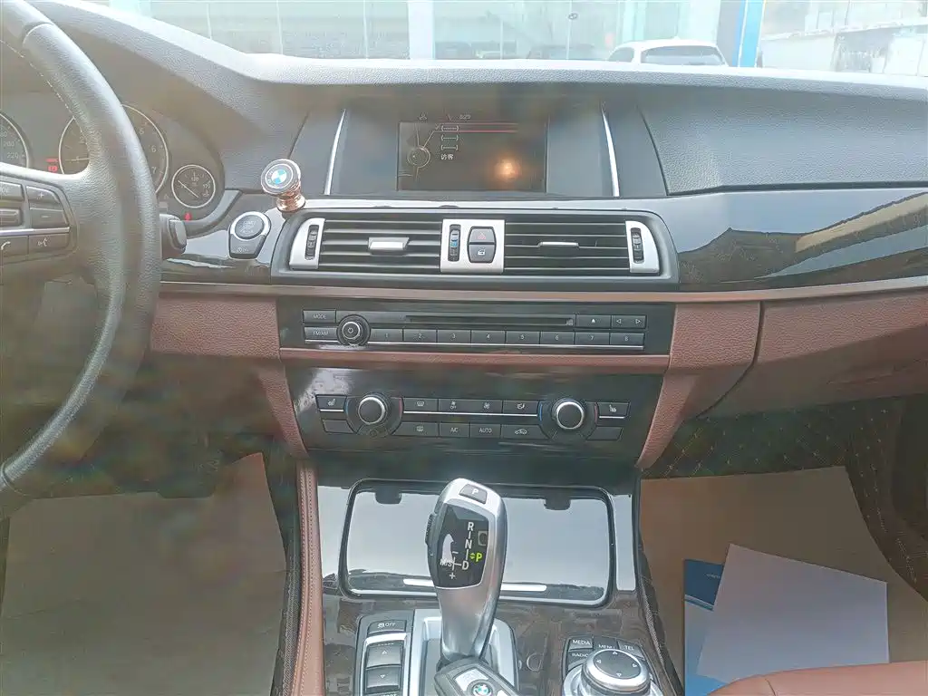 BMW 5 Series 2016 — фото 13