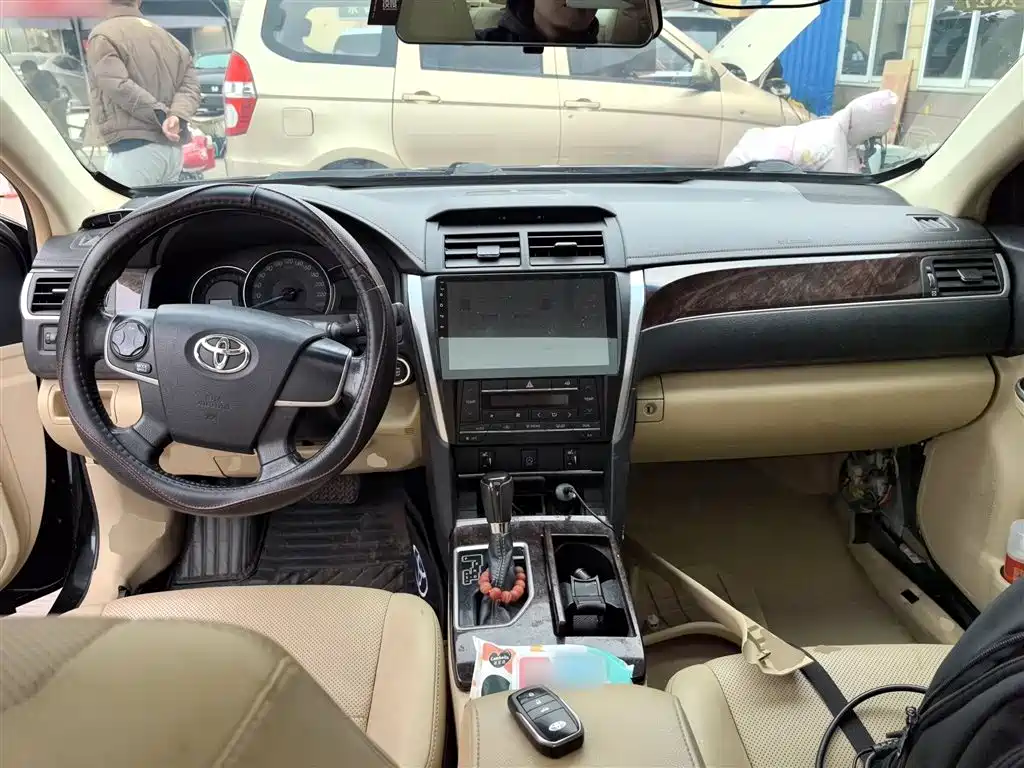 Toyota Camry 2017 — фото 10