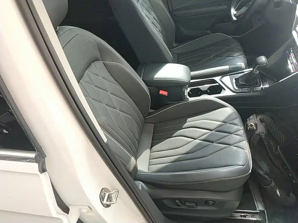 Volkswagen Tiguan L 2023 — фото 25