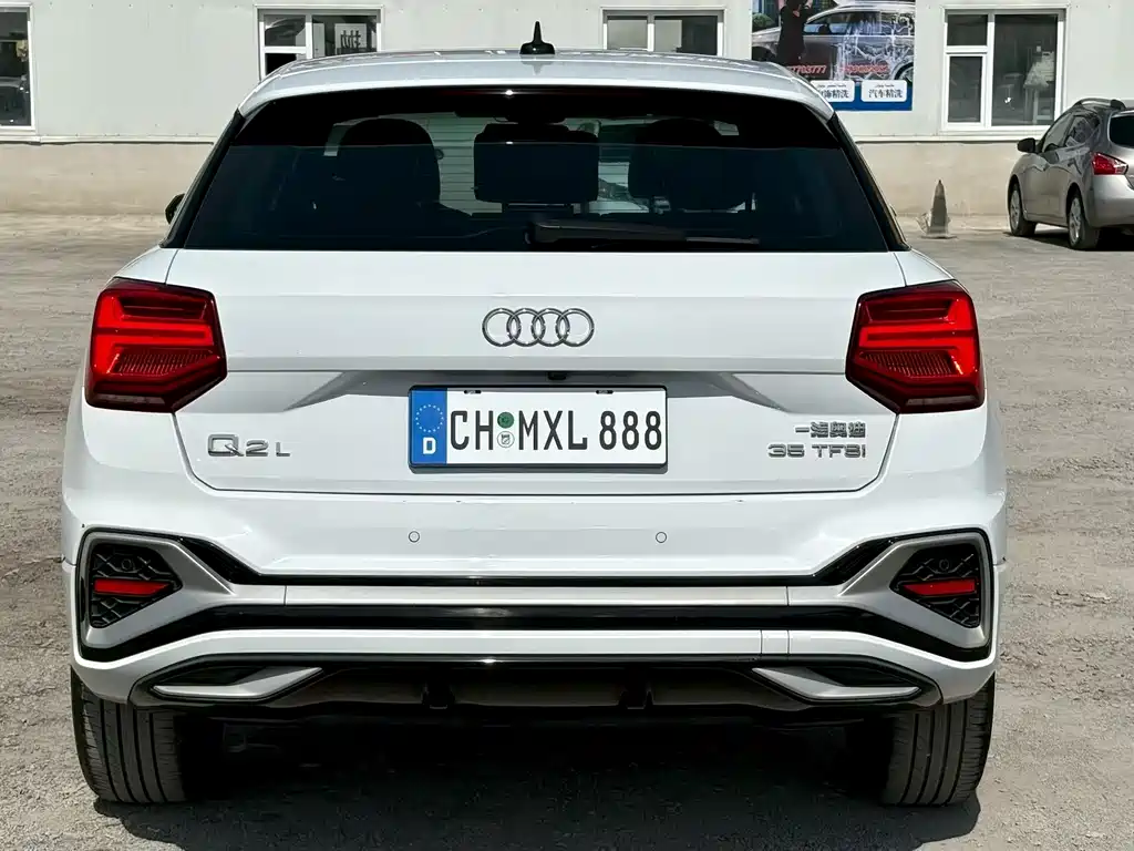 Audi Q2L 2023 — фото 8