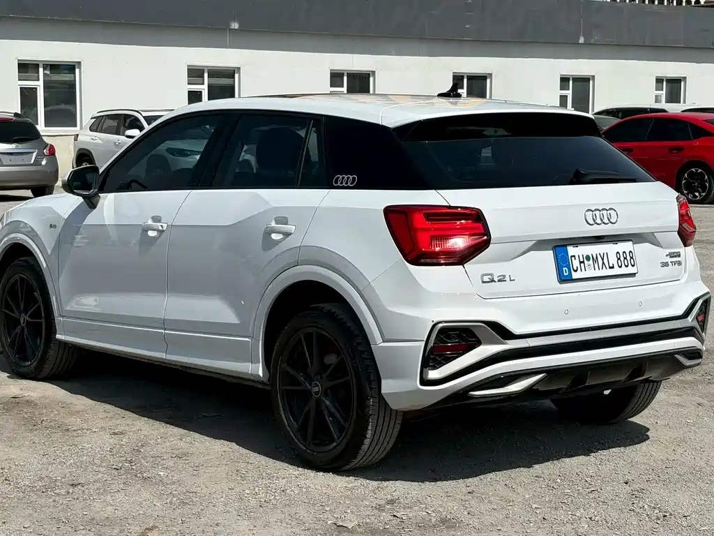 Audi Q2L 2023 — фото 9
