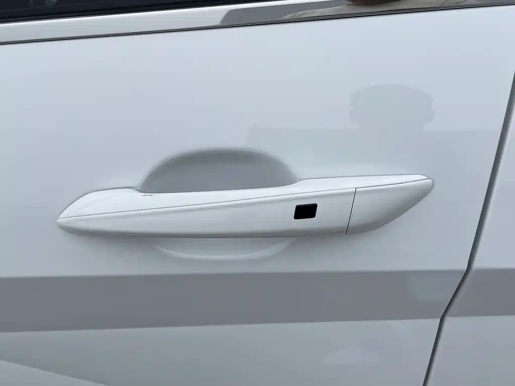 Hyundai Elantra 2023 — фото 12