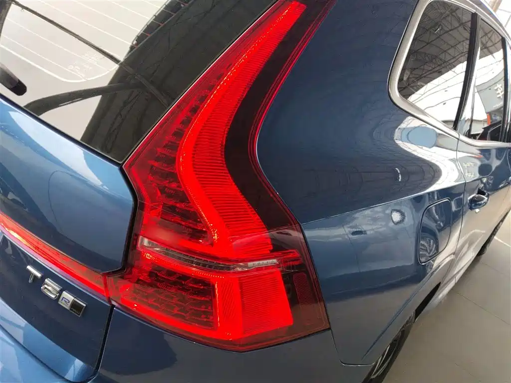 Volvo XC60 2018 — фото 24