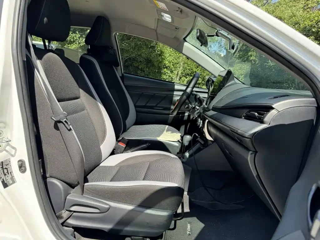 Toyota Yaris L 2022 — фото 12