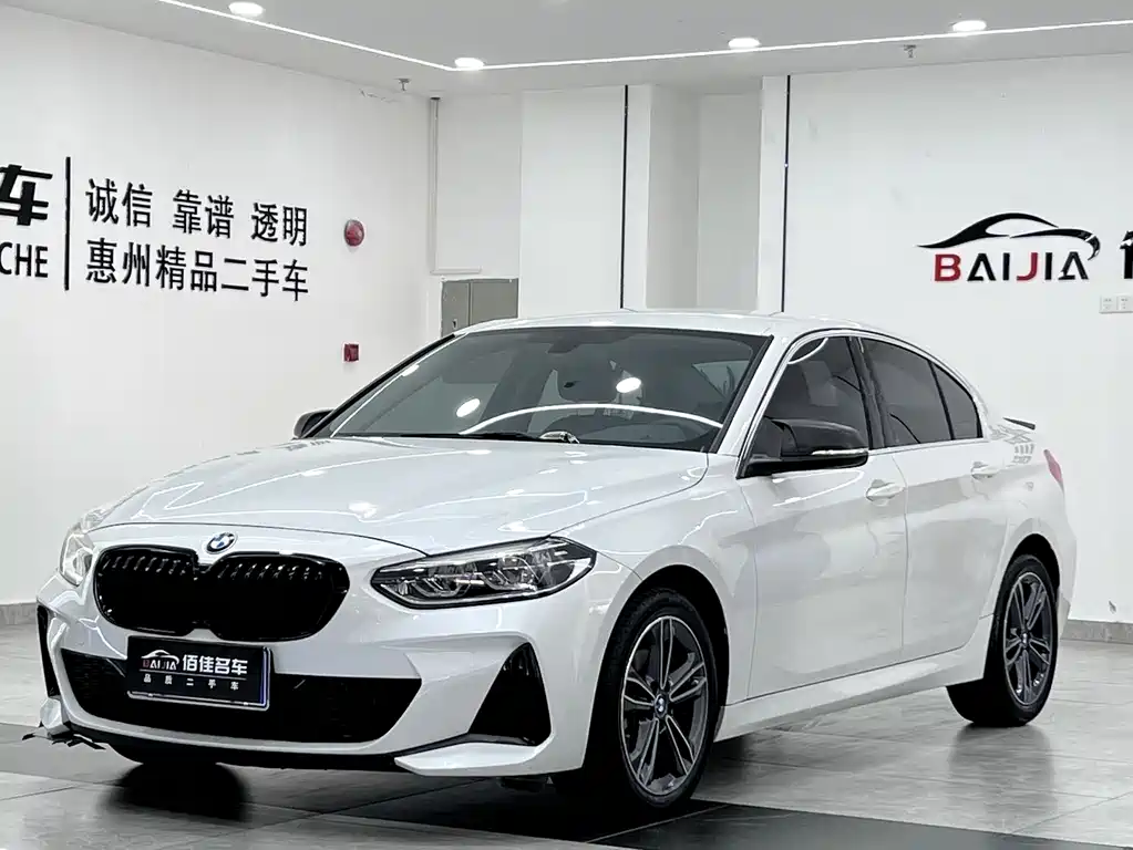 BMW 1 Series 2021 — фото 1