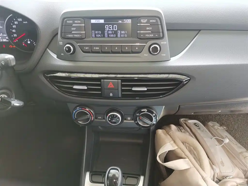 Hyundai Elantra 2020 — фото 13