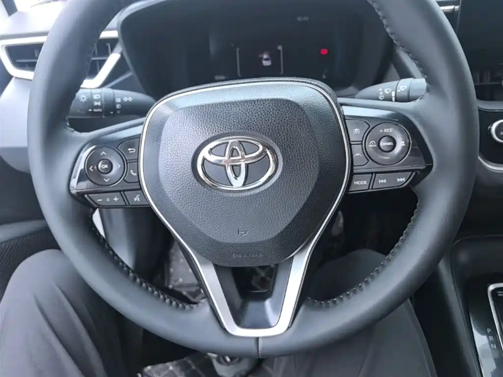 Toyota Corolla 2023 — фото 11