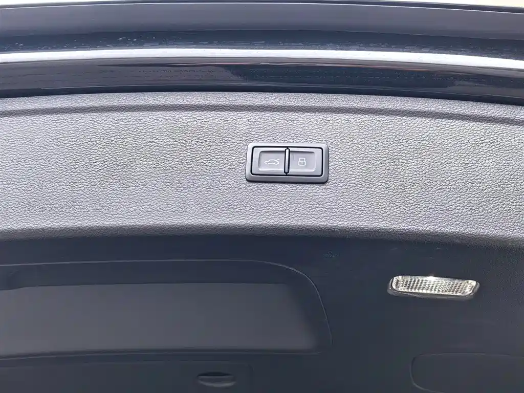 Audi Q5L 2023 — фото 13
