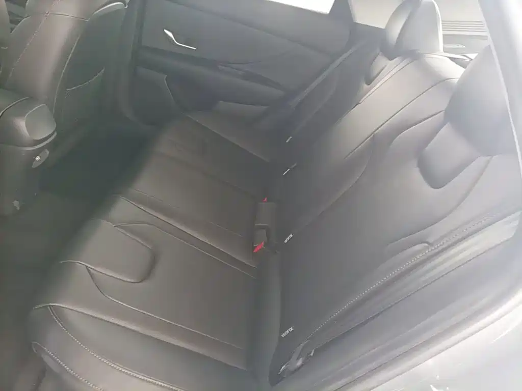 Hyundai Elantra 2020 — фото 17