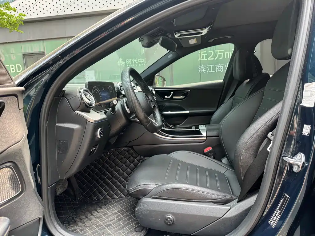 Mercedes-Benz C-Class 2023 — фото 17