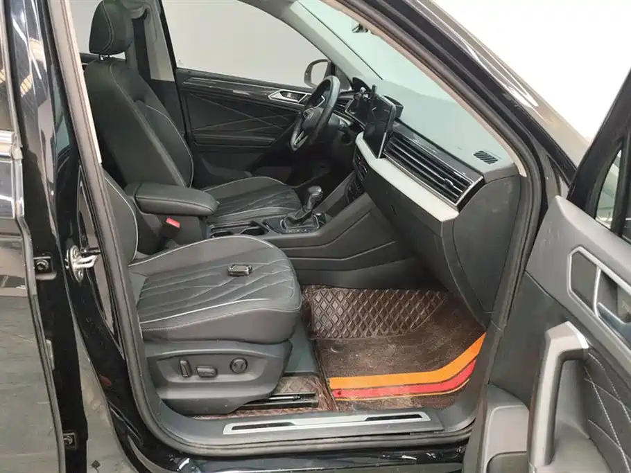 Volkswagen Tiguan L 2023 — фото 8