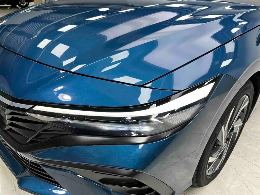 Hyundai Elantra 2023 — фото 17