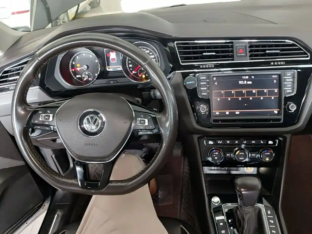 Volkswagen Tiguan L 2017 — фото 10