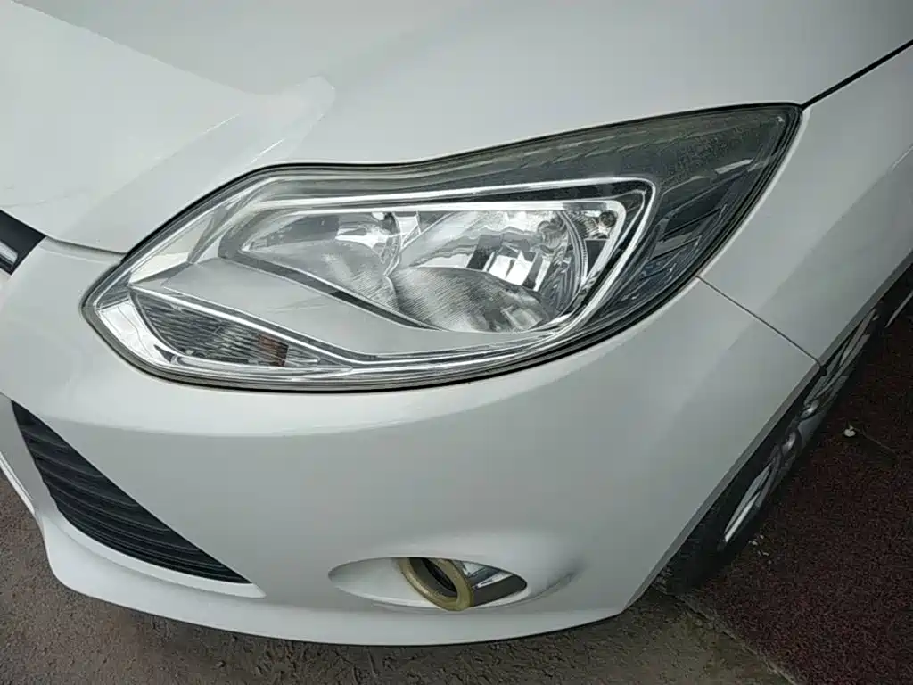 Ford Focus 2015 — фото 24