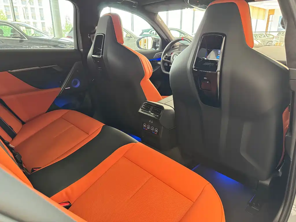 BMW M5 New Energy — фото 22