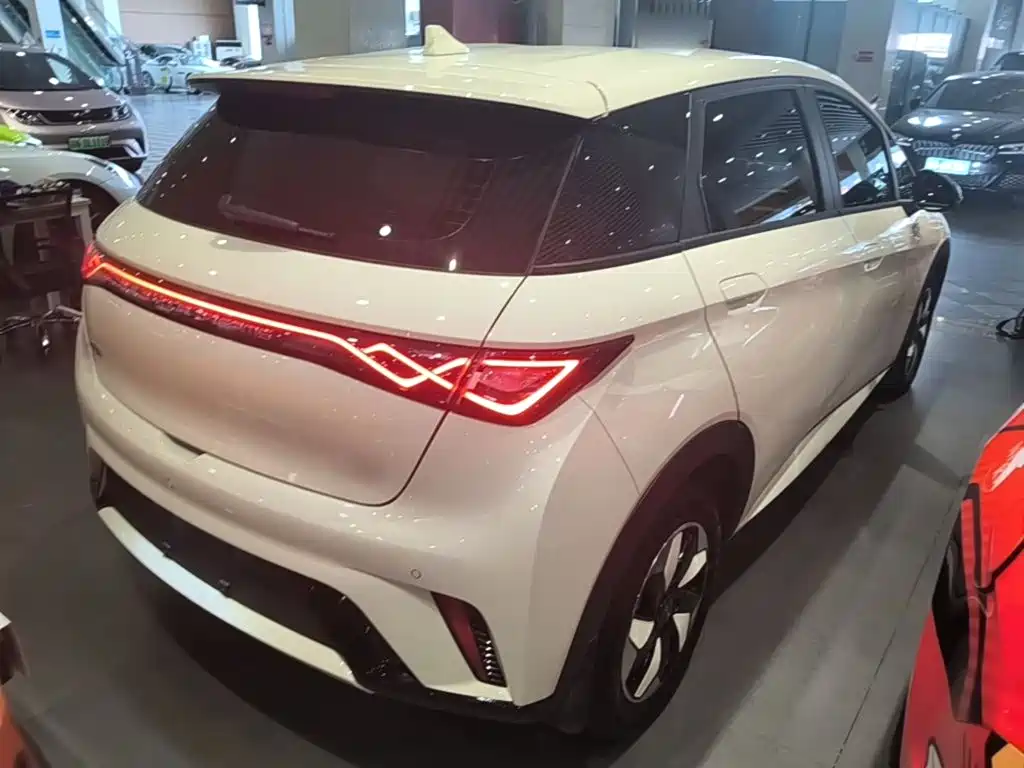 BYD Dolphin 2025