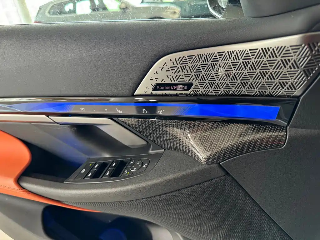 BMW M5 New Energy — фото 34