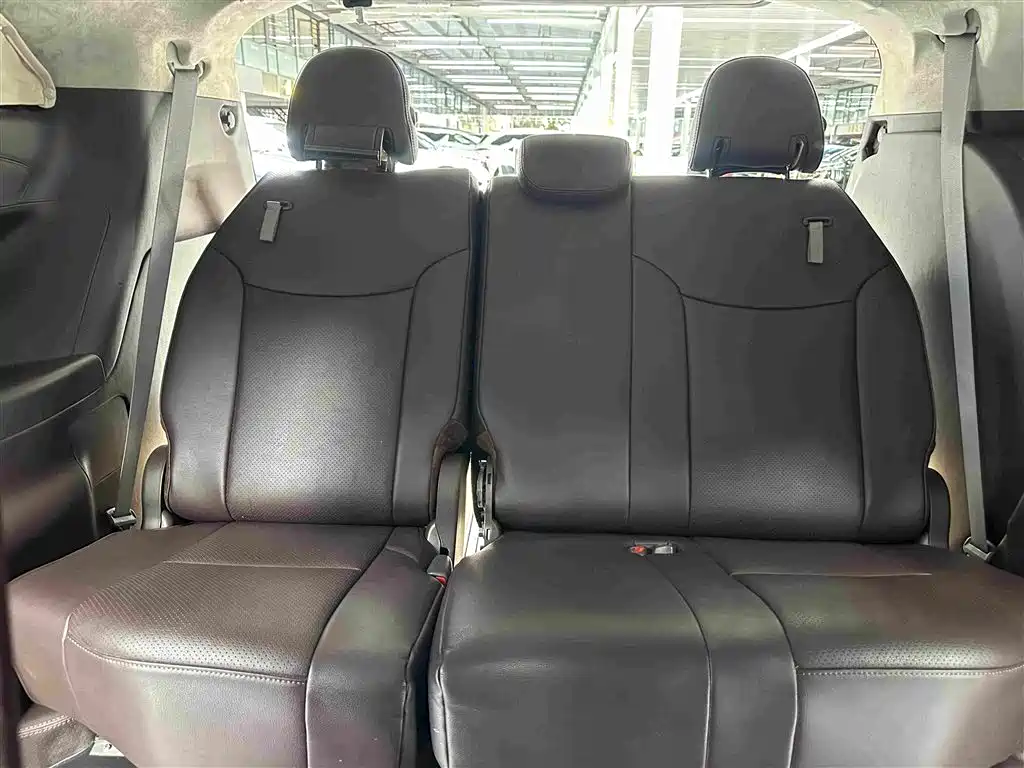Toyota Sienna 2022 — фото 18