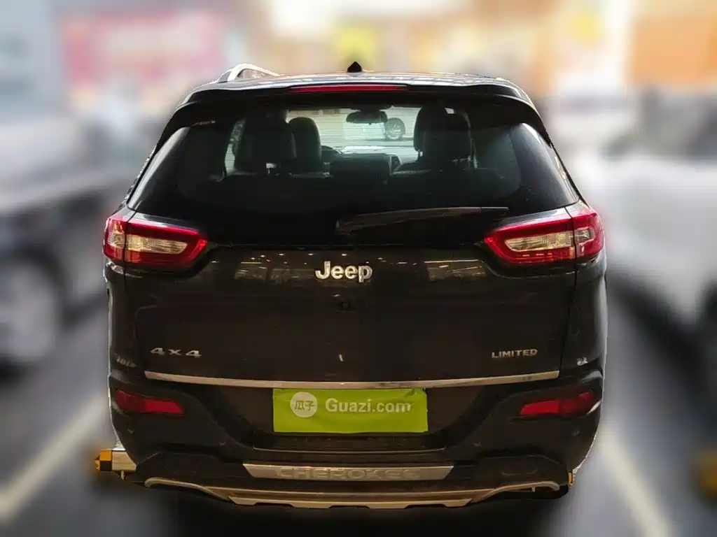Jeep Cherokee 2016 — фото 10