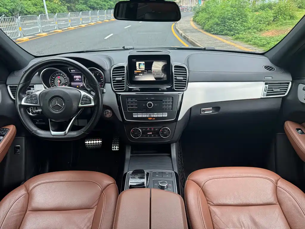 Mercedes-Benz GLE 2017 — фото 13