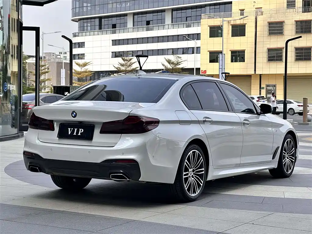 BMW 5 Series 2018 — фото 9