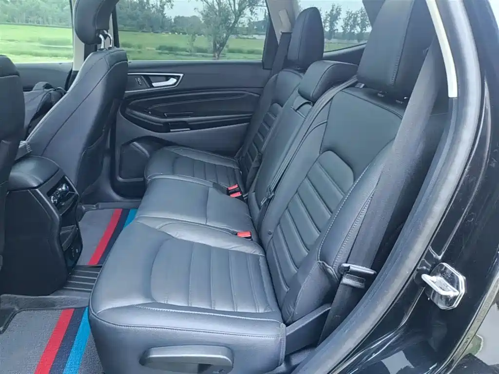 Ford Edge 2020 — фото 17