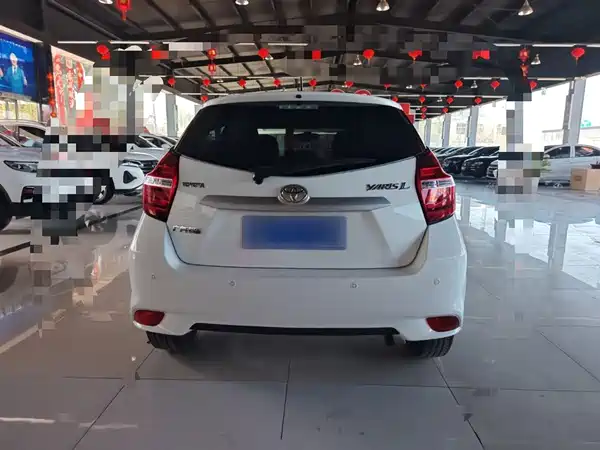 Toyota Yaris L 2021