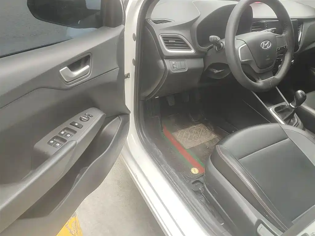 Hyundai Verna 2018 — фото 16