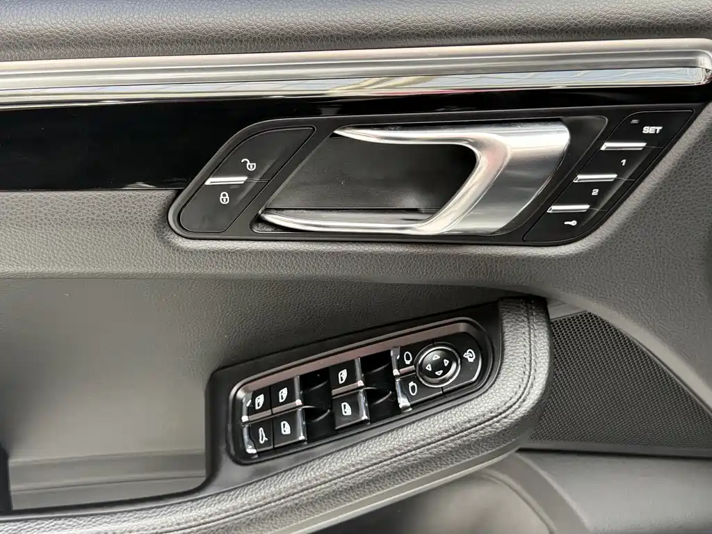 Porsche Macan 2017 — фото 9