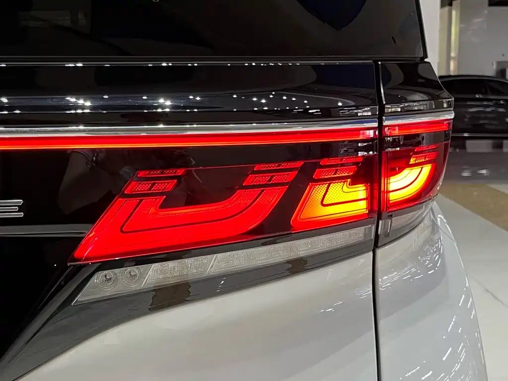 Toyota Vellfire 2025 — фото 10