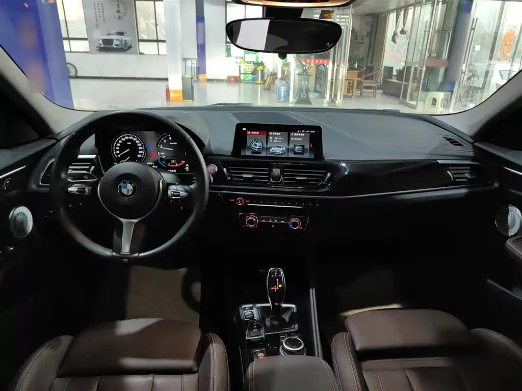 BMW 1 Series 2021 — фото 10