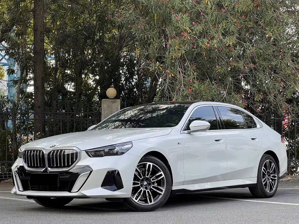 BMW 5 Series 2025