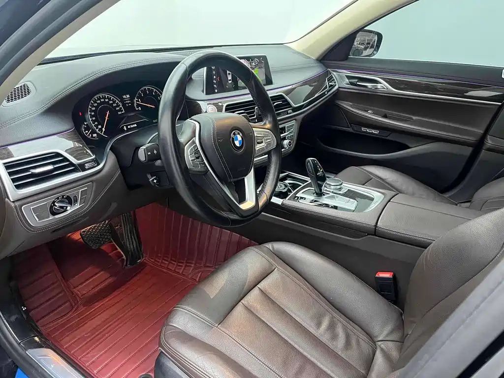 BMW 7 Series 2018 — фото 7
