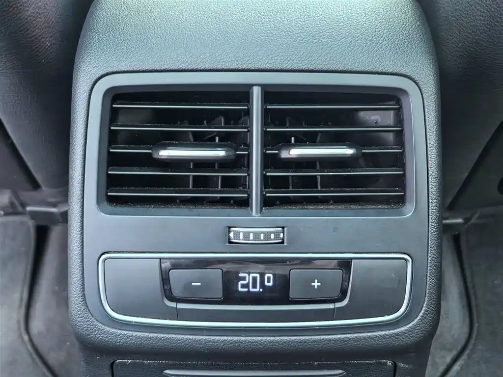 Audi A4L 2017 — фото 15