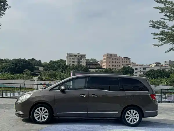 Buick GL8 2013
