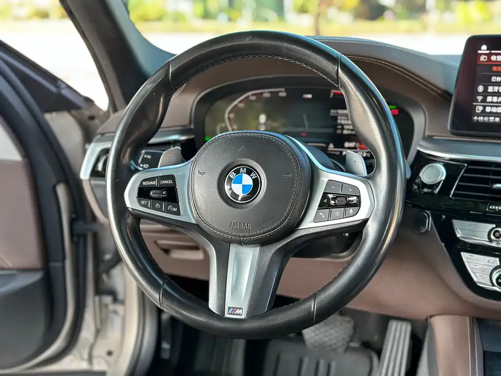 BMW 5 Series 2021 — фото 13