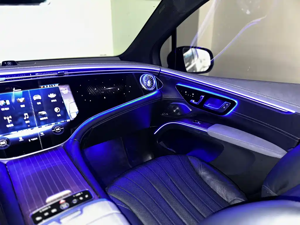 Mercedes-Benz EQS SUV 2023 — фото 31
