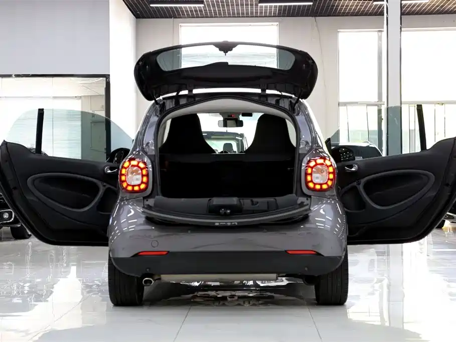 smart Fortwo 2018 — фото 20