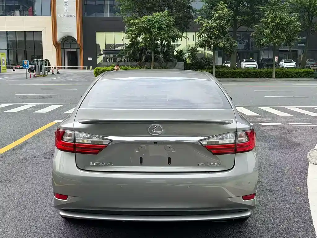 Lexus ES 2017 — фото 4