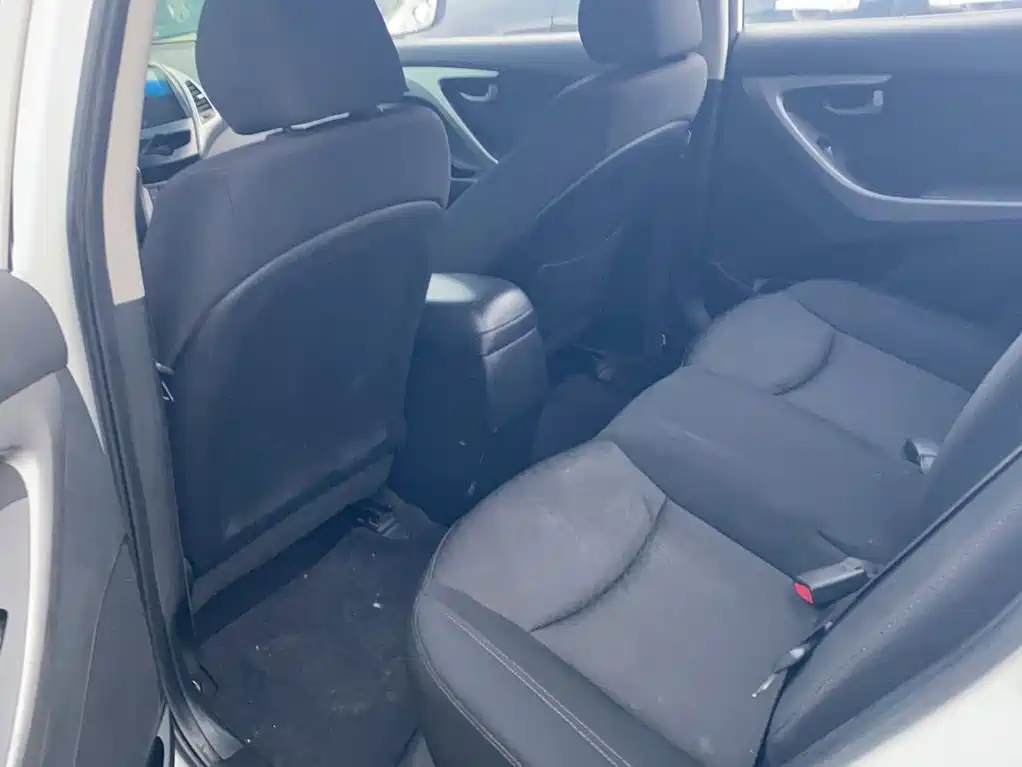 Hyundai Elantra 2017 — фото 13