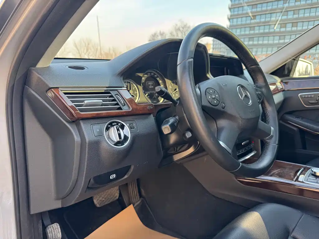 Mercedes-Benz E-Class 2013 — фото 14
