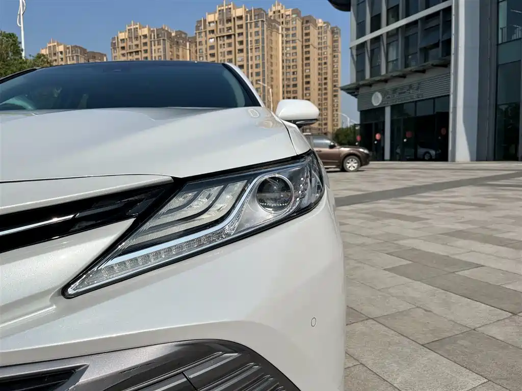 Toyota Camry 2018 — фото 16