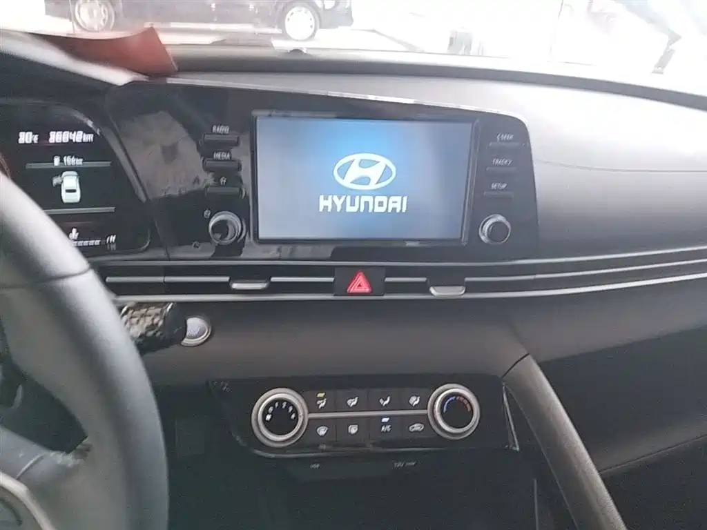 Hyundai Elantra 2022 — фото 13