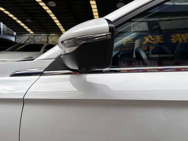 Geely Emgrand 2022